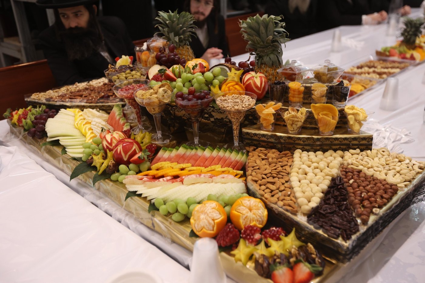 האדמו"ר מקאסוב ויז'ניץ בטיש ט"ו בשבט