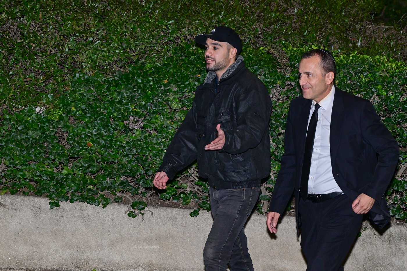 מרדכי דוד בדרכו לחקירה אמש