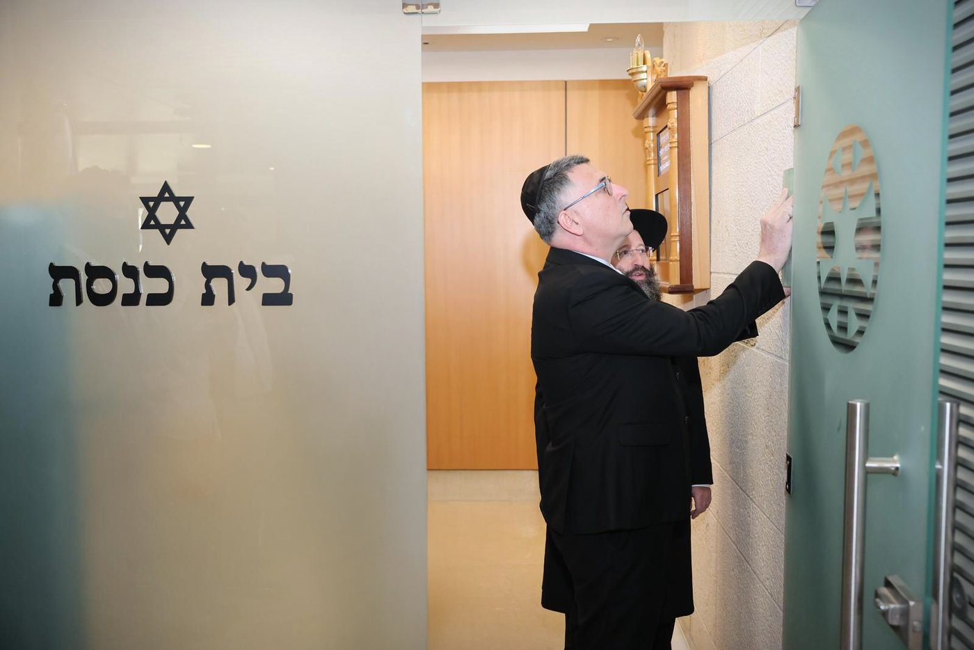 טקס קביעת מזוזה ופתיחת בית הכנסת הקבע של משרד החוץ