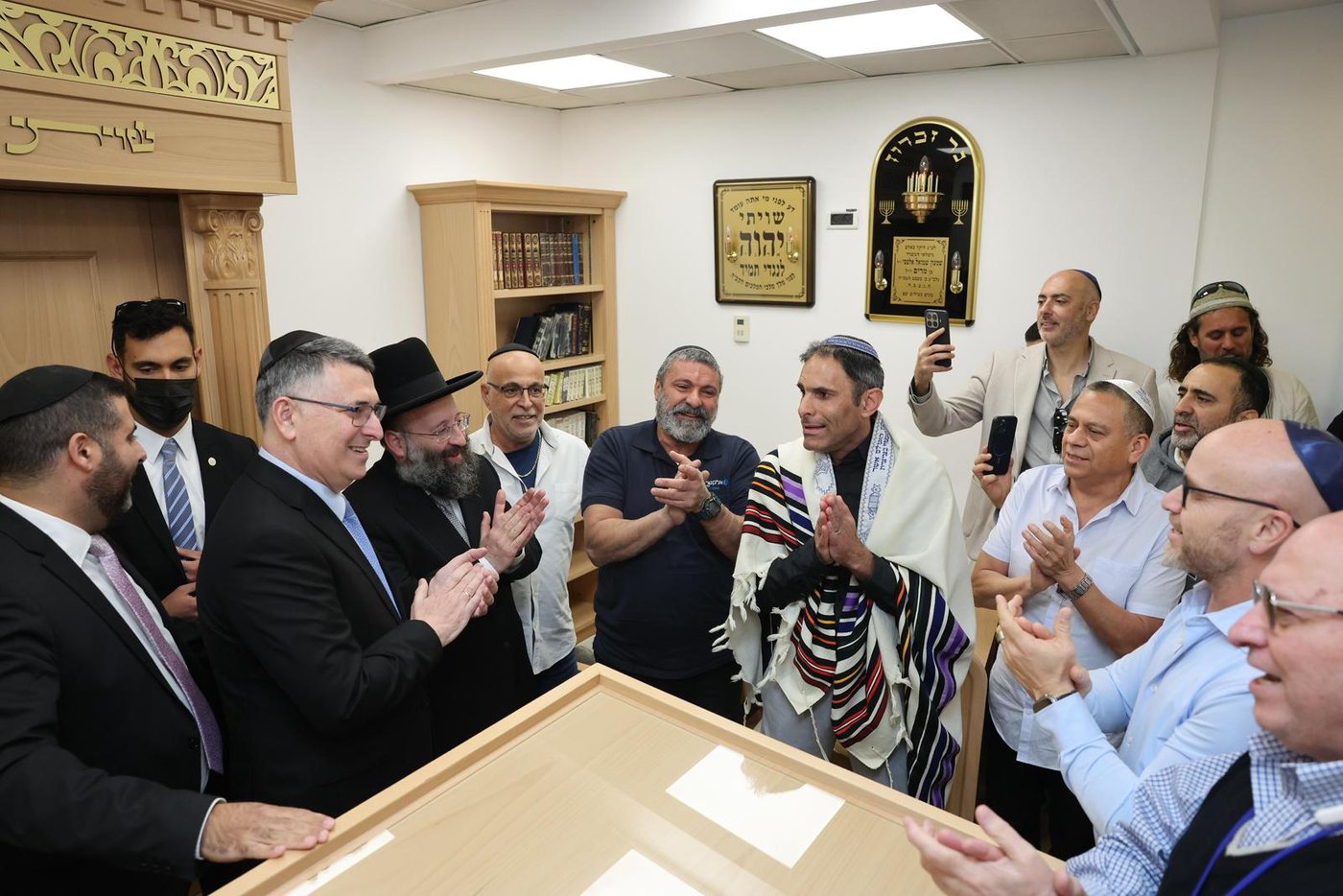 טקס קביעת מזוזה ופתיחת בית הכנסת הקבע של משרד החוץ