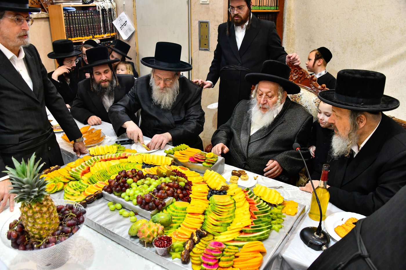 טיש ט"ו בשבט בחצה"ק נאראל