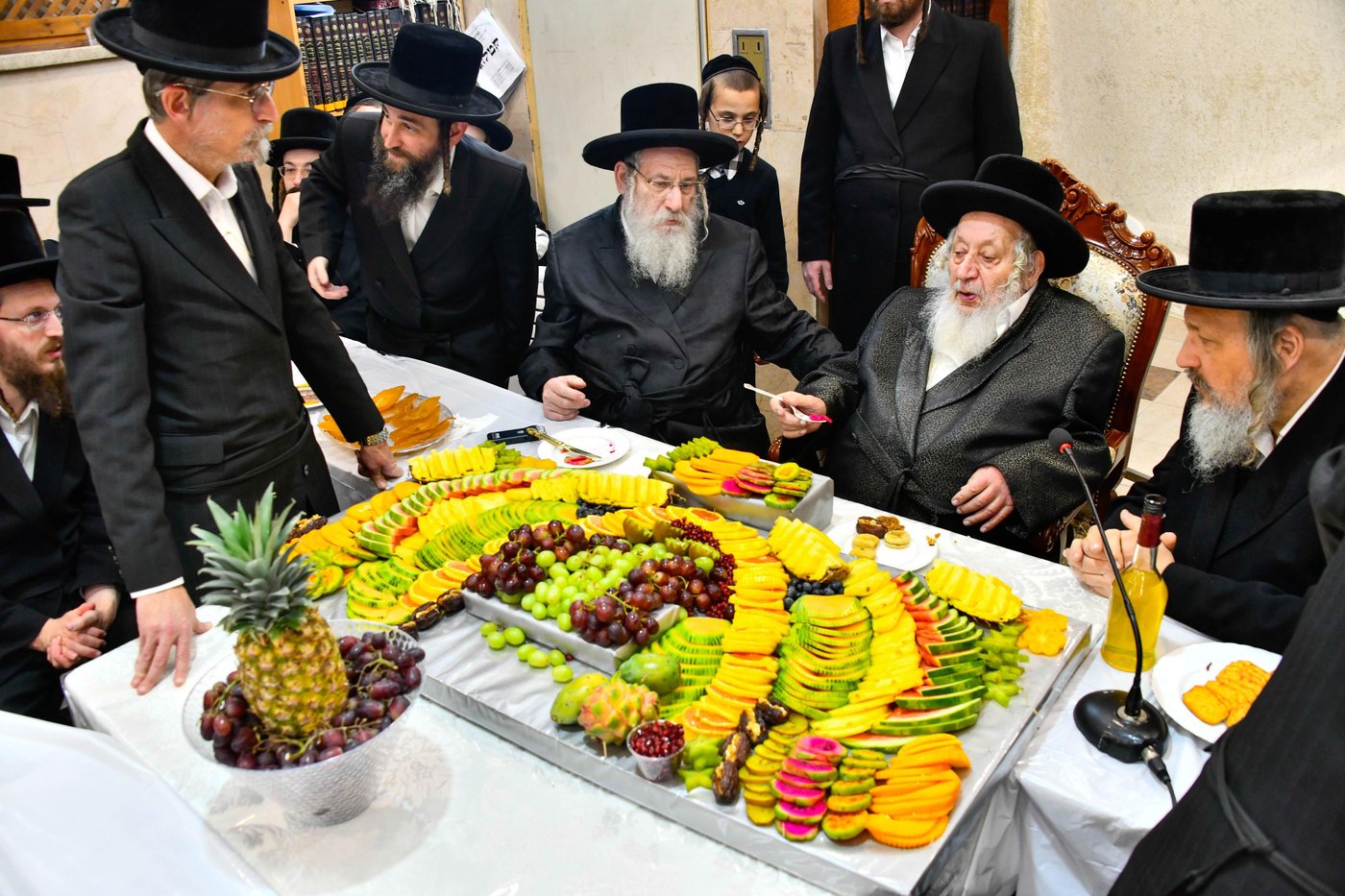 טיש ט"ו בשבט בחצה"ק נאראל