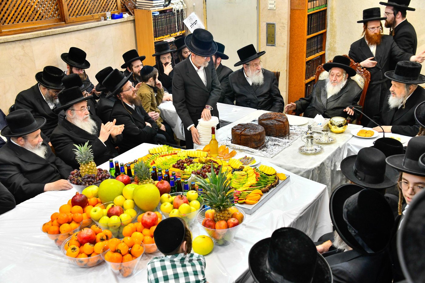 טיש ט"ו בשבט בחצה"ק נאראל