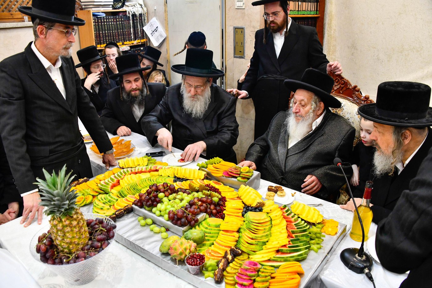 טיש ט"ו בשבט בחצה"ק נאראל