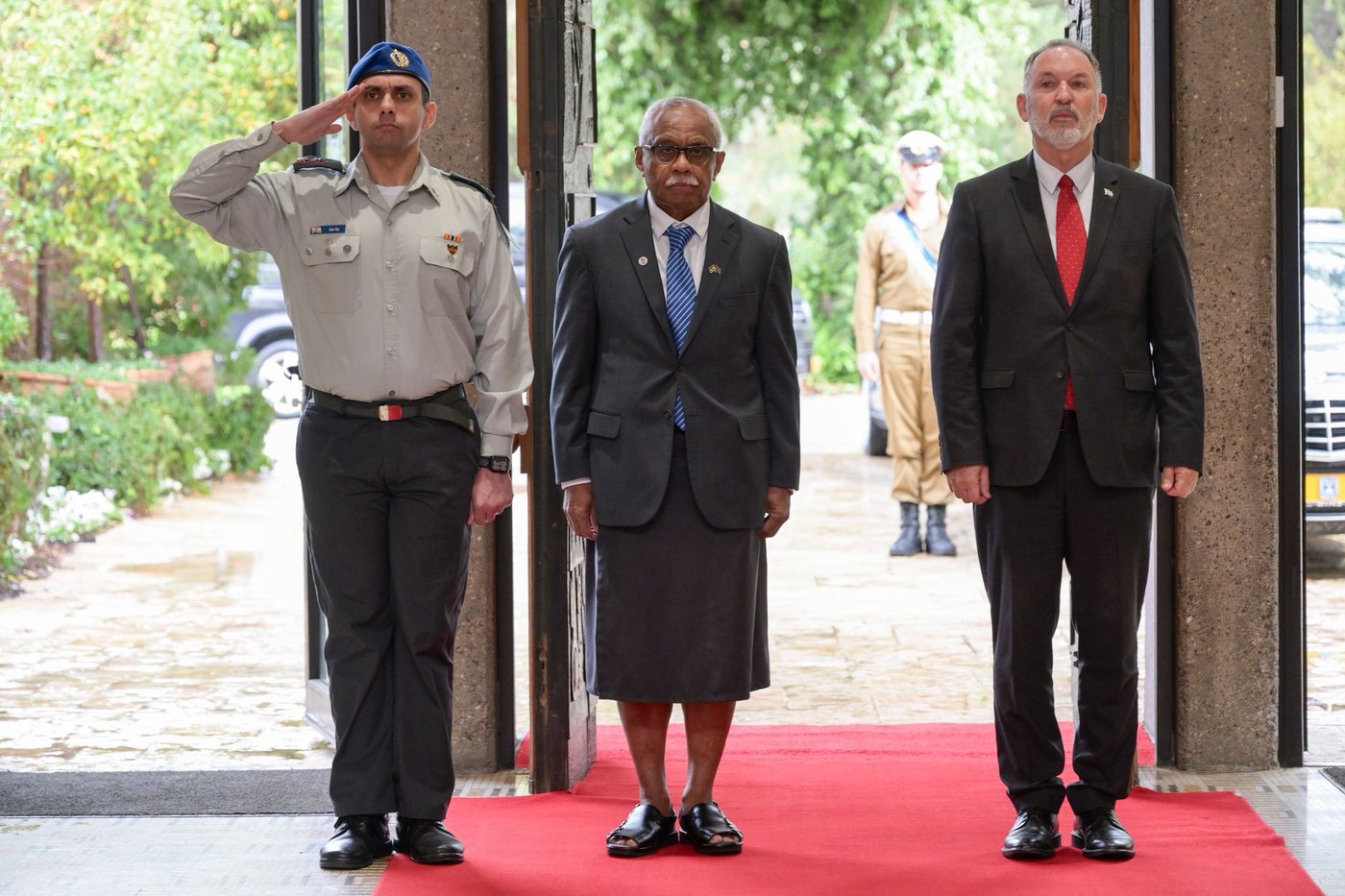 השגרירים בהגשת כתב אמנה לנשיא המדינה