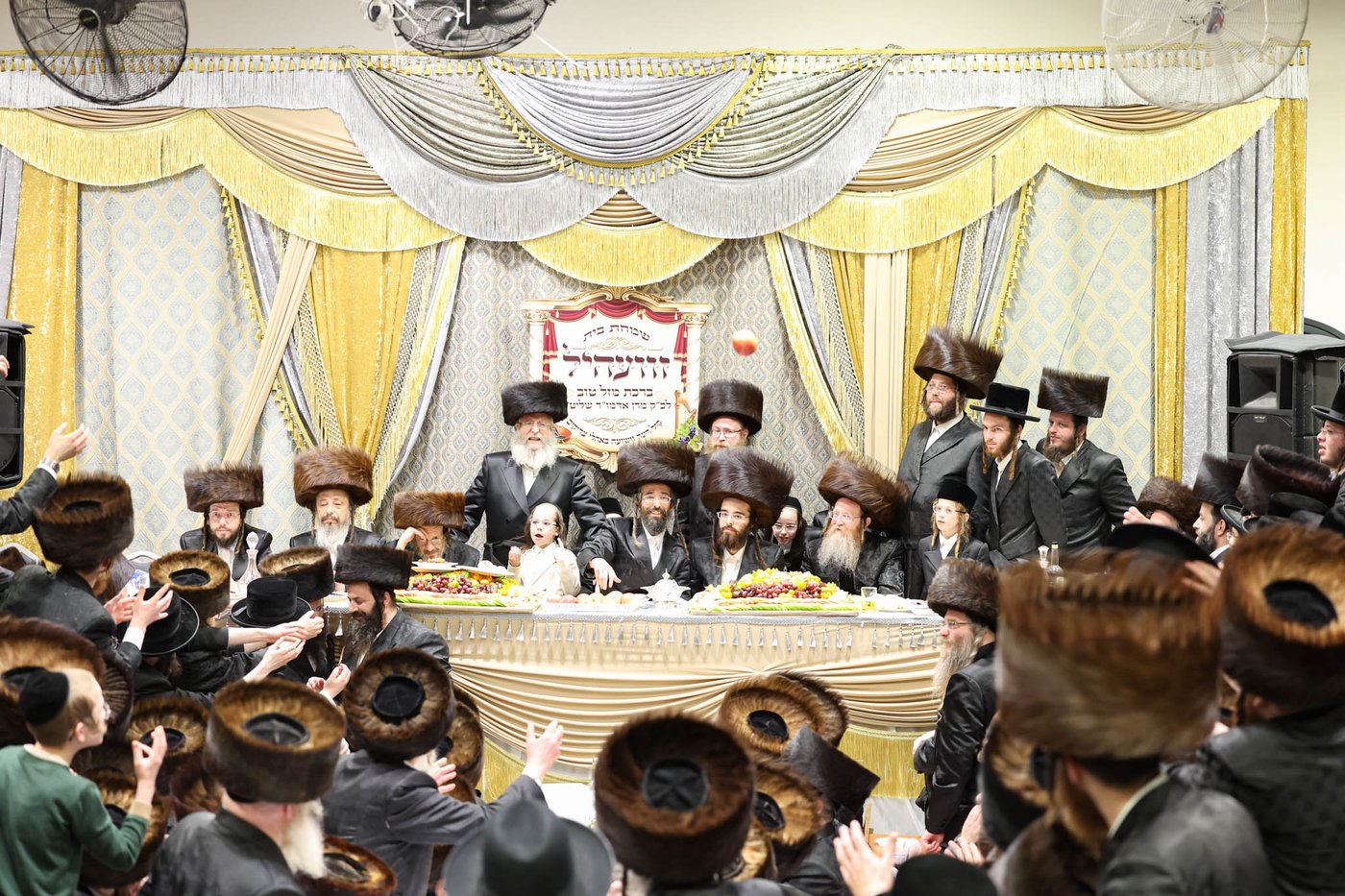 שבע ברכות בשילוב טיש ט"ו בשבט בזוועהיל