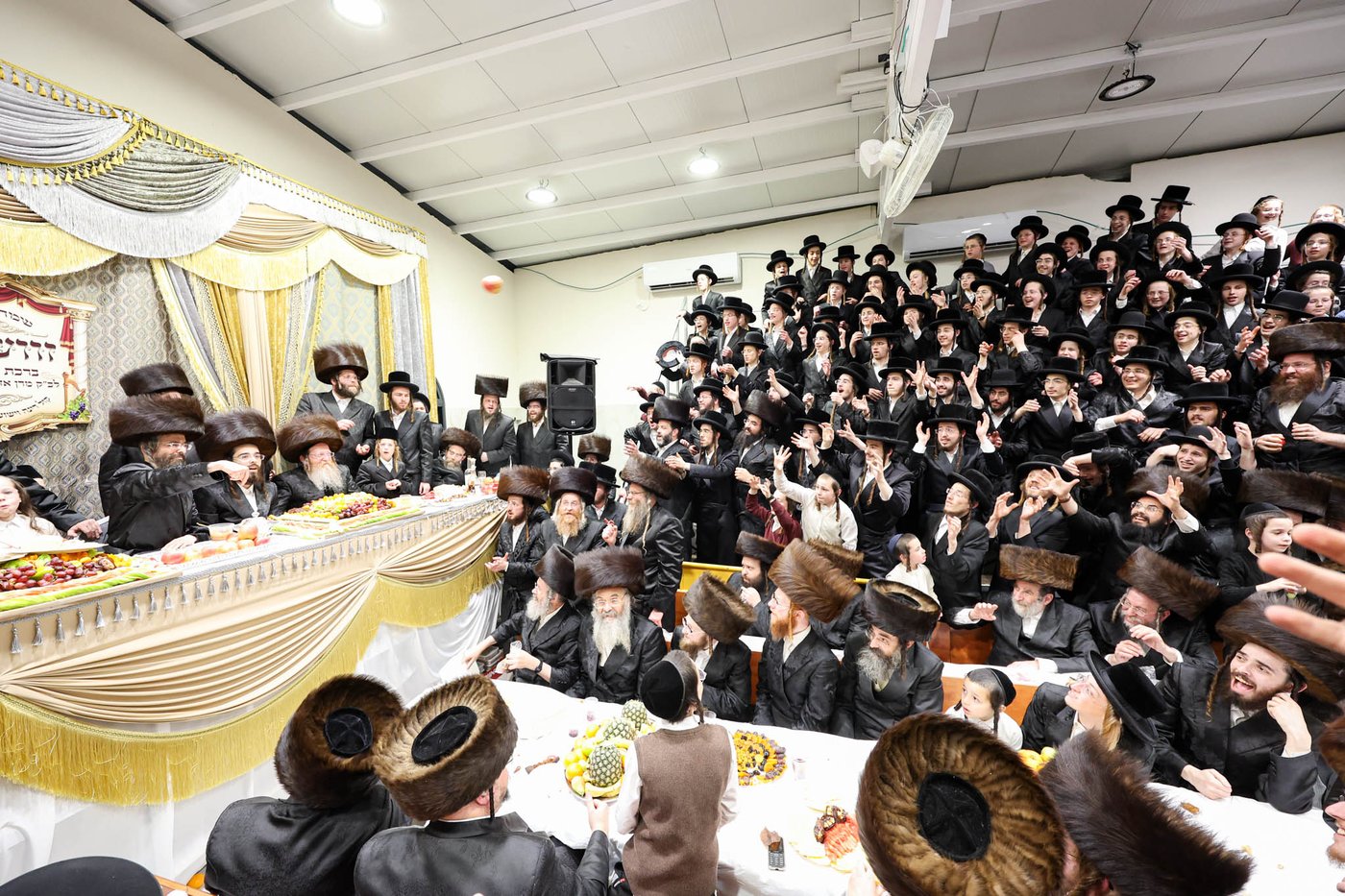 שבע ברכות בשילוב טיש ט"ו בשבט בזוועהיל