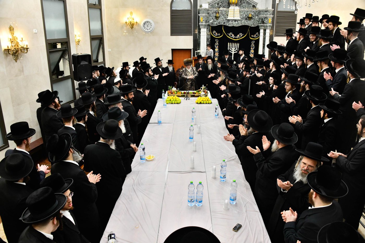 האדמו"ר מספינקא בטיש ט"ו בשבט
