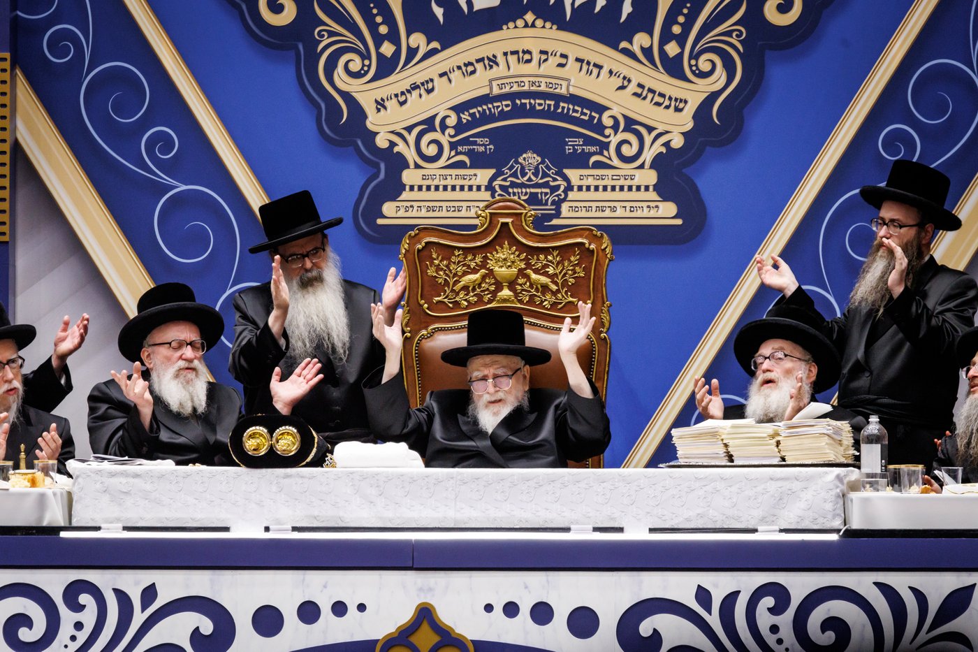 האדמו"ר מסקווירא עם בנו הרה"צ רבי אהרן מענדיל