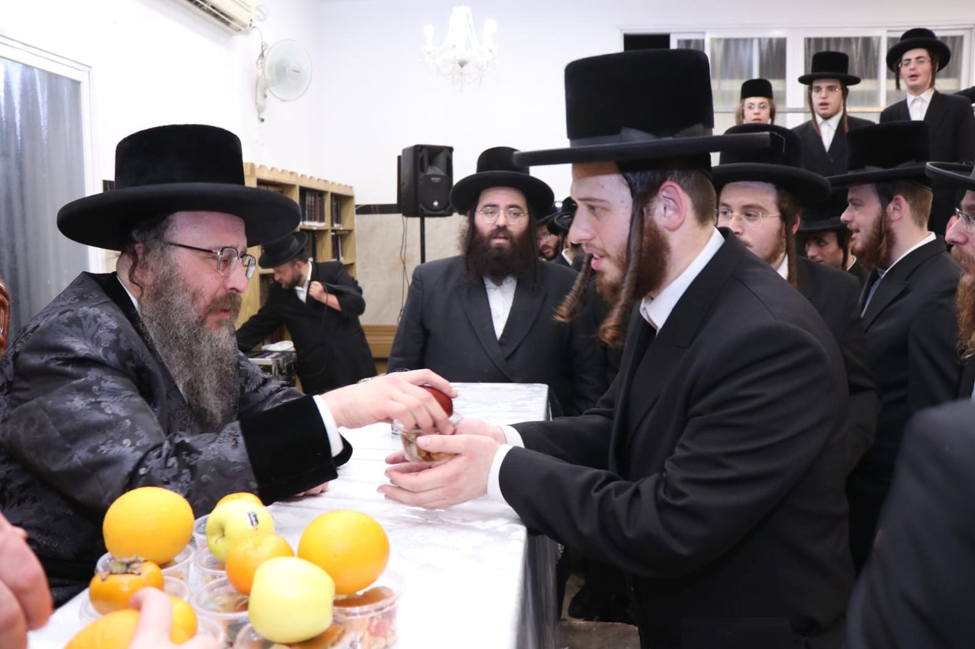 ט"ו בשבט בחצה"ק ביאלה בית שמש