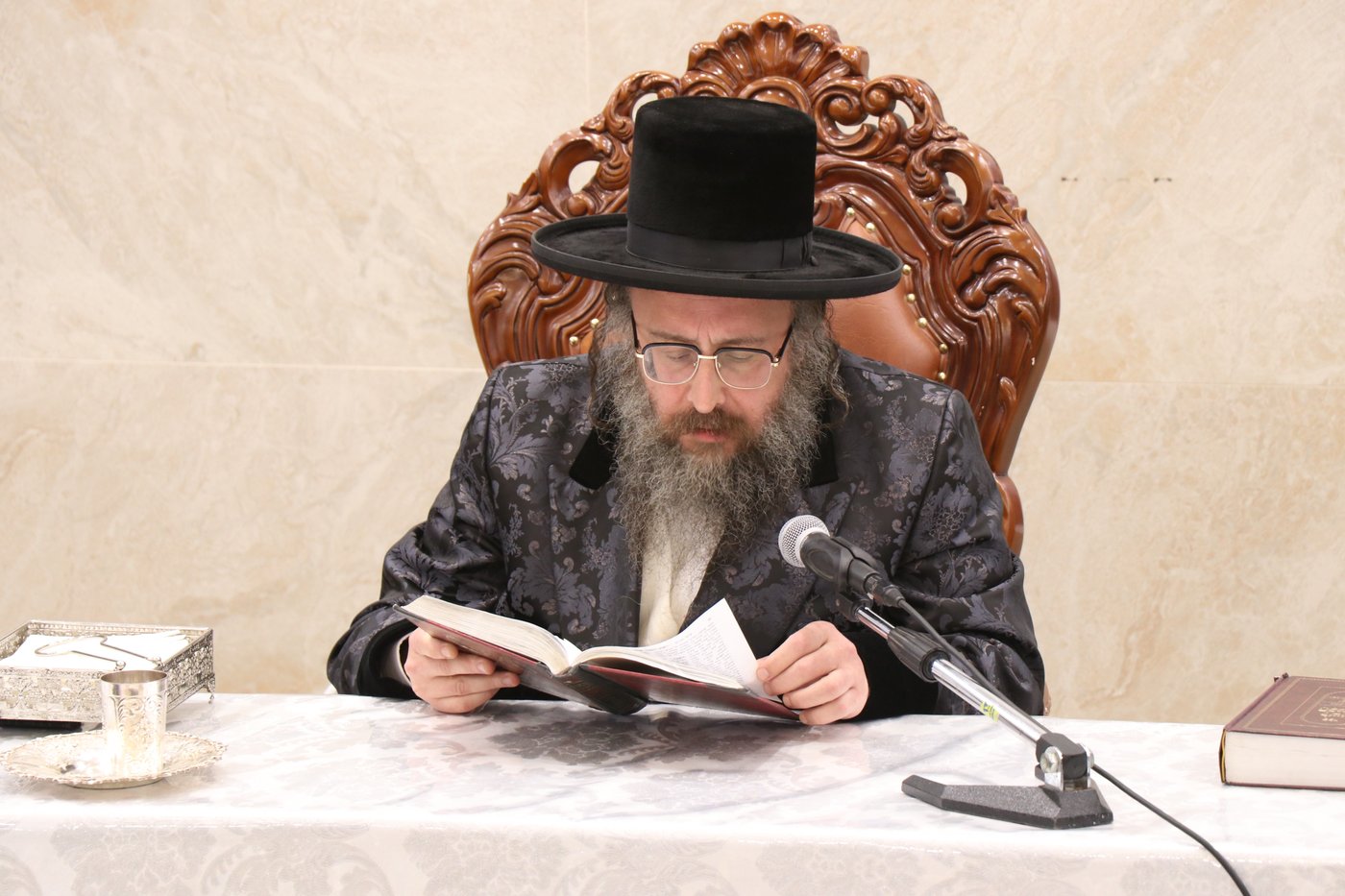 ט"ו בשבט בחצה"ק ביאלה בית שמש