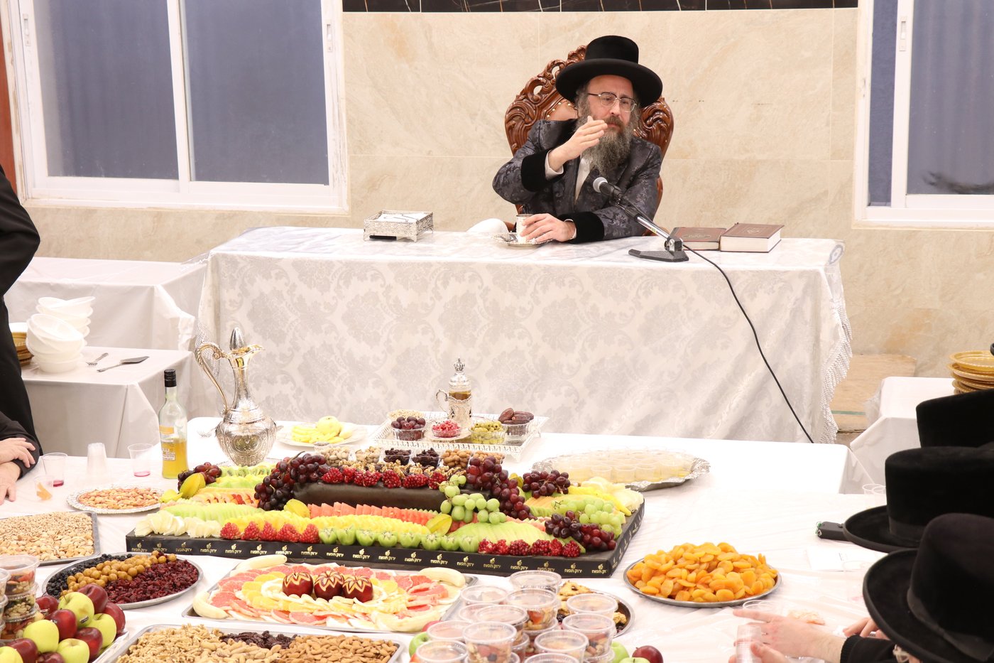 ט"ו בשבט בחצה"ק ביאלה בית שמש