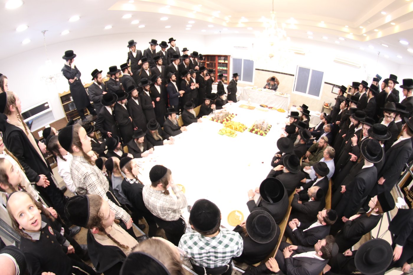 ט"ו בשבט בחצה"ק ביאלה בית שמש