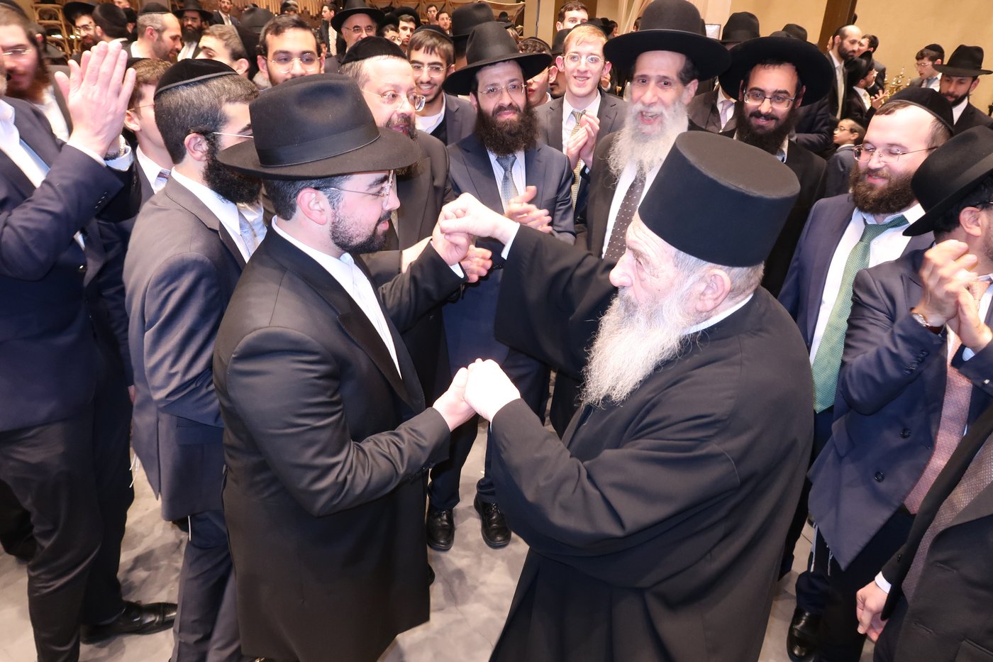 שמחת נישואי נכד הגר"מ בן שמעון