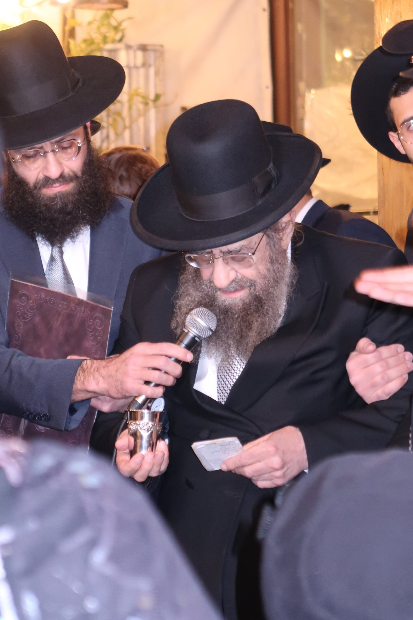 שמחת נישואי נכד הגר"מ בן שמעון