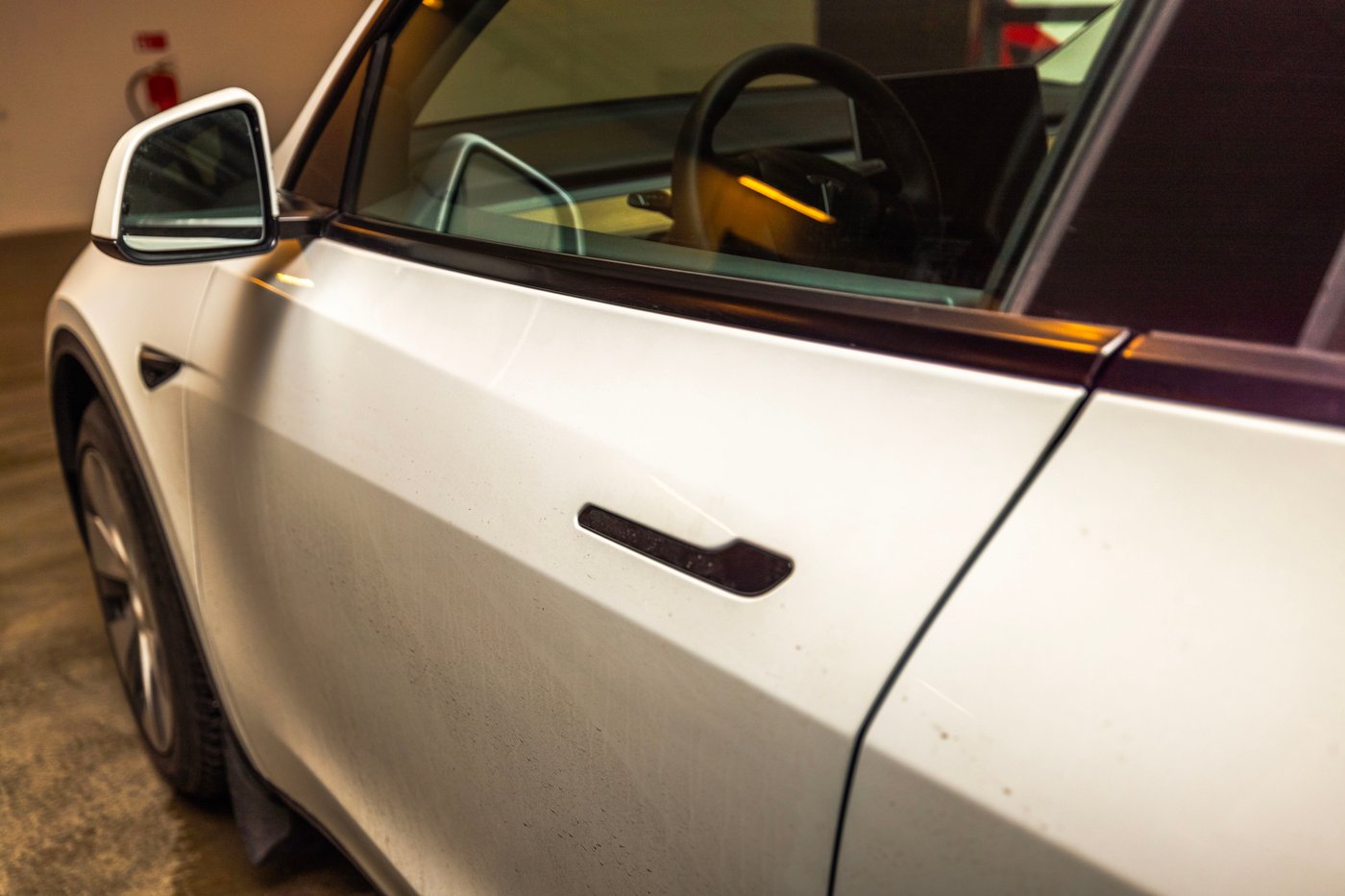 הידית ברכב חשמלי של טסלה