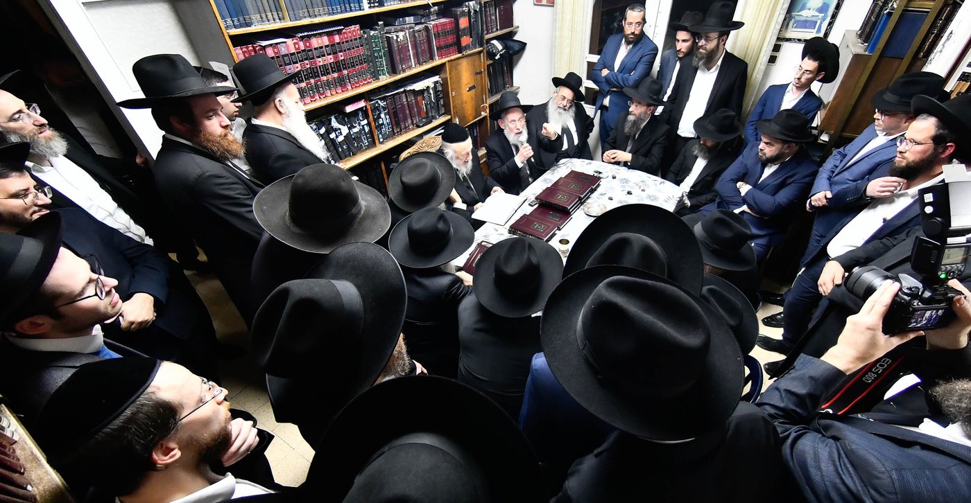 מסיבת הלחיים אצל הגרב"ד פוברסקי