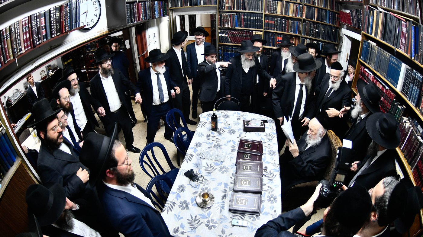 מסיבת הלחיים אצל הגרב"ד פוברסקי