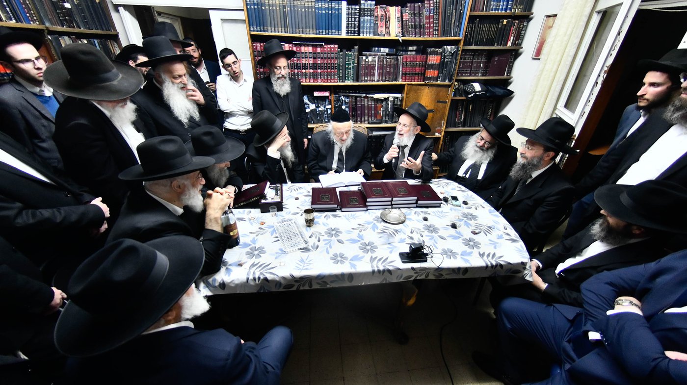 מסיבת הלחיים אצל הגרב"ד פוברסקי