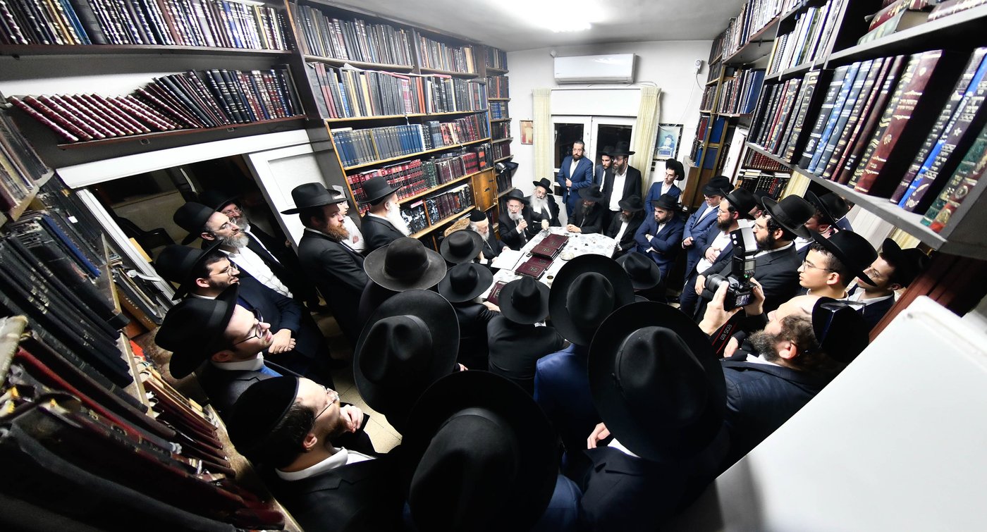 מסיבת הלחיים אצל הגרב"ד פוברסקי