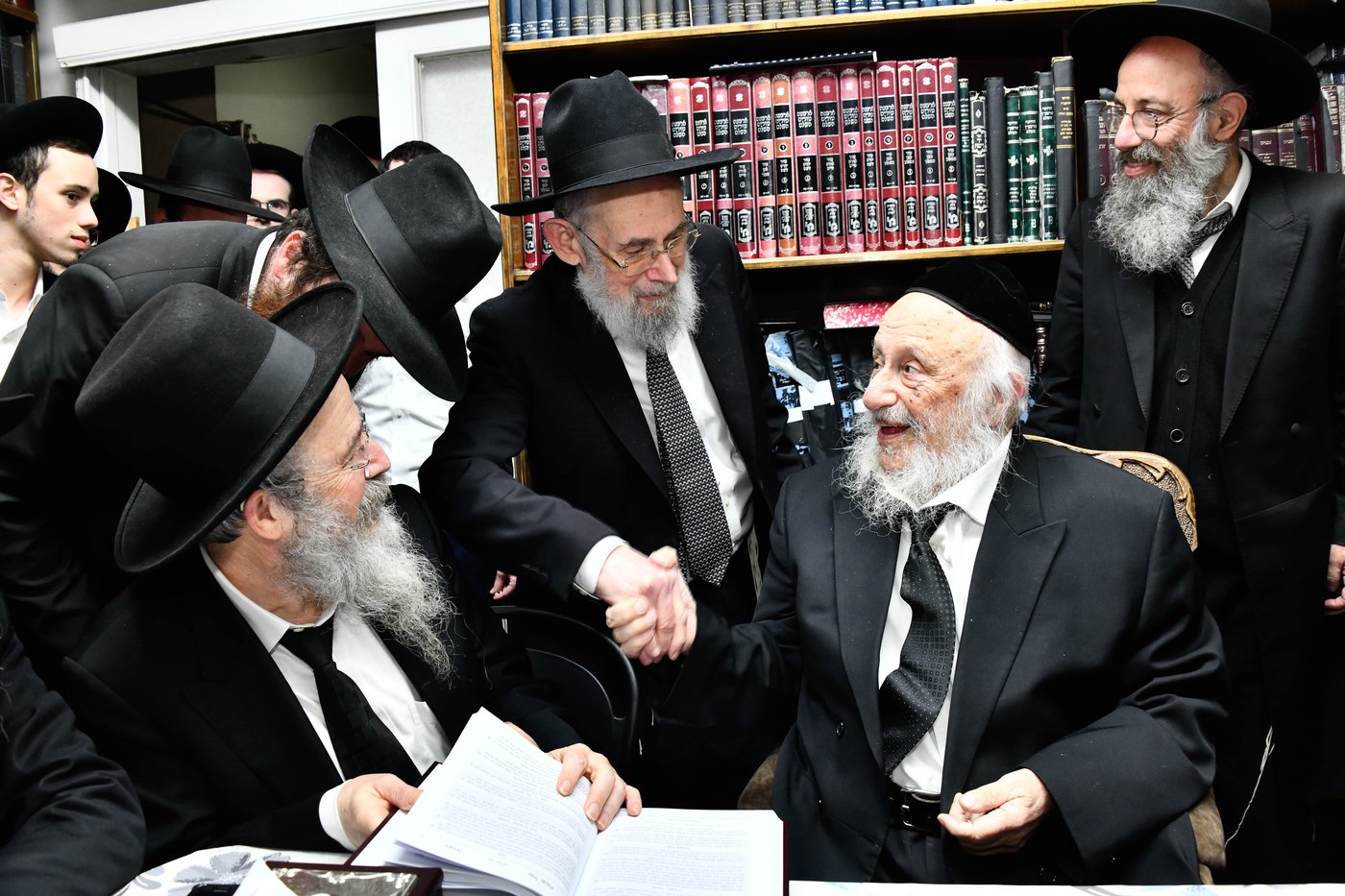 מסיבת הלחיים אצל הגרב"ד פוברסקי