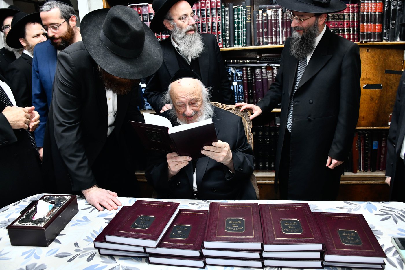 מסיבת הלחיים אצל הגרב"ד פוברסקי