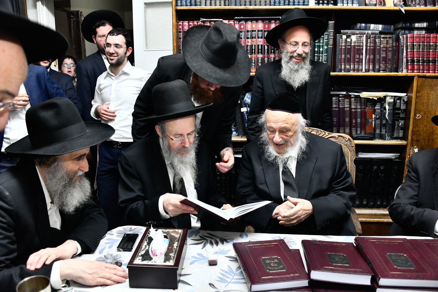 מסיבת הלחיים אצל הגרב"ד פוברסקי