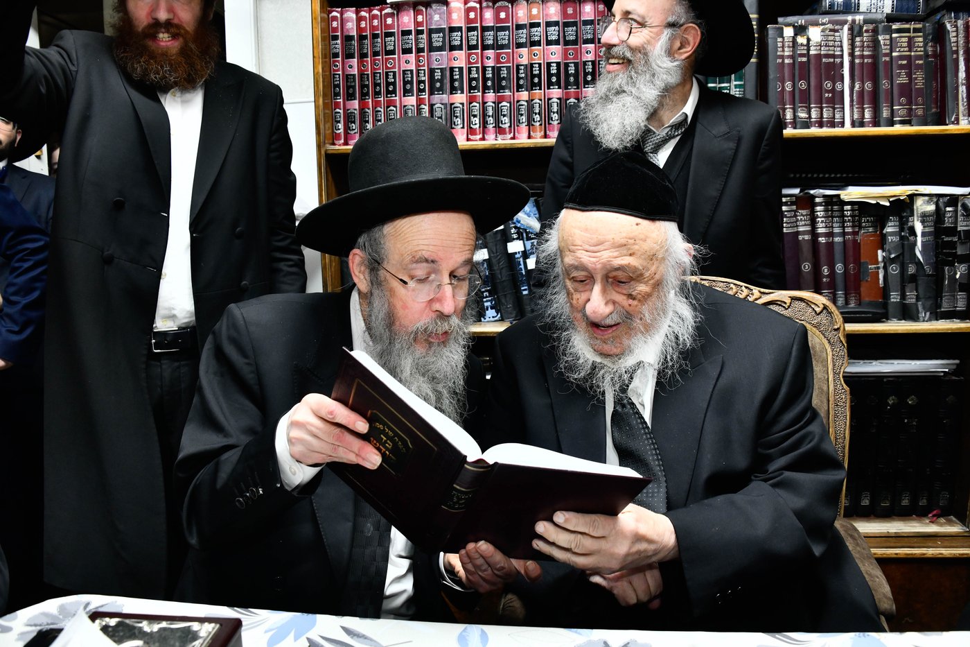 מסיבת הלחיים אצל הגרב"ד פוברסקי