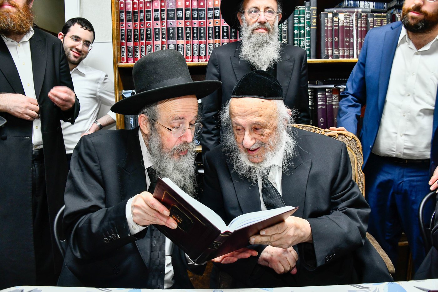 מסיבת הלחיים אצל הגרב"ד פוברסקי