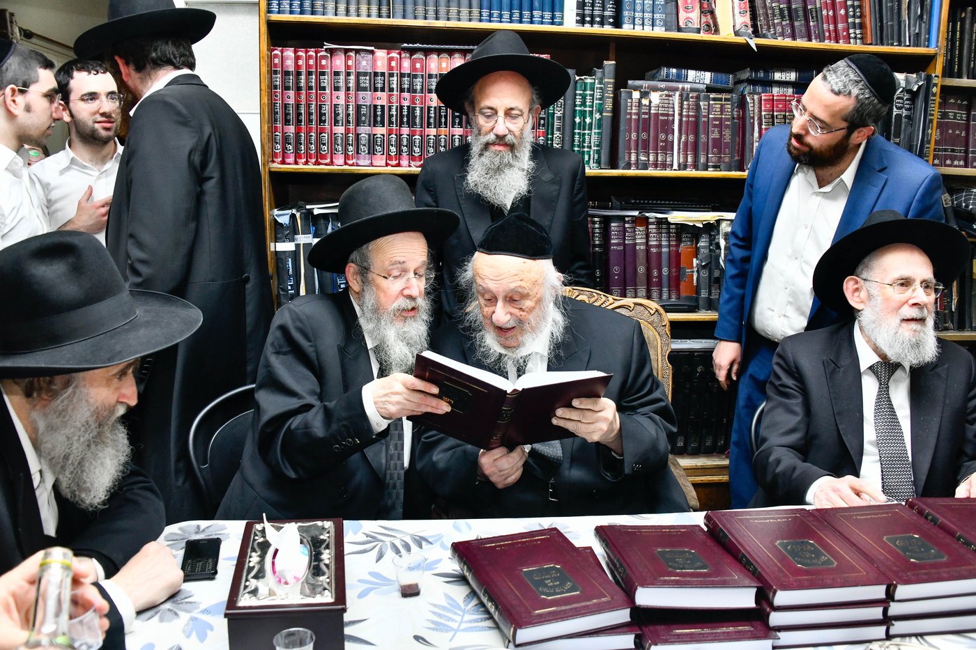 מסיבת הלחיים אצל הגרב"ד פוברסקי