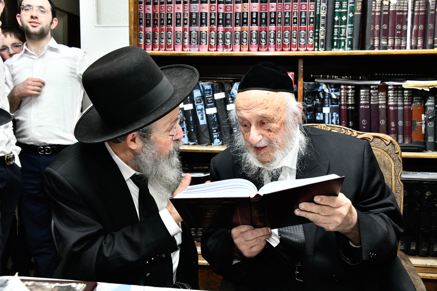 מסיבת הלחיים אצל הגרב"ד פוברסקי