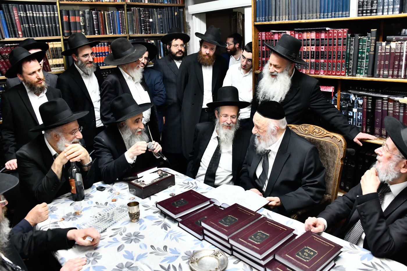 מסיבת הלחיים אצל הגרב"ד פוברסקי