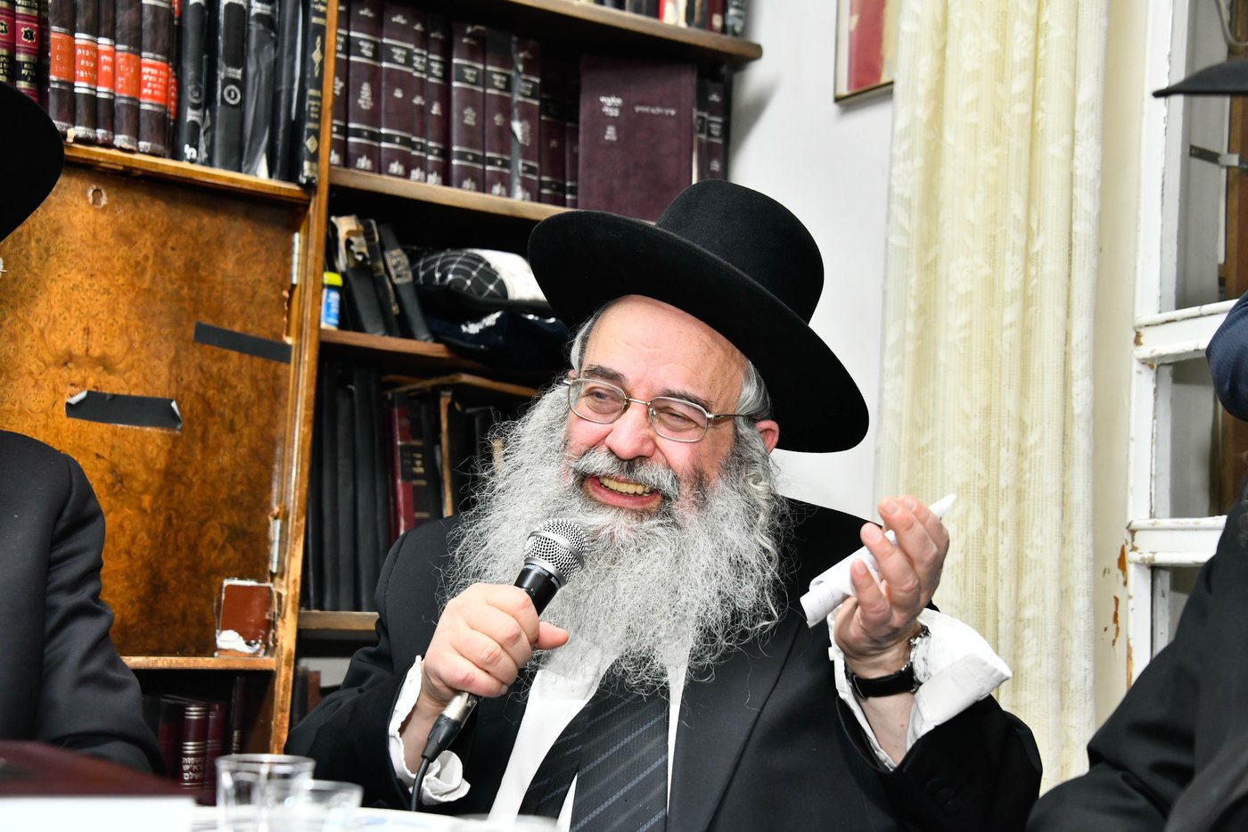 מסיבת הלחיים אצל הגרב"ד פוברסקי