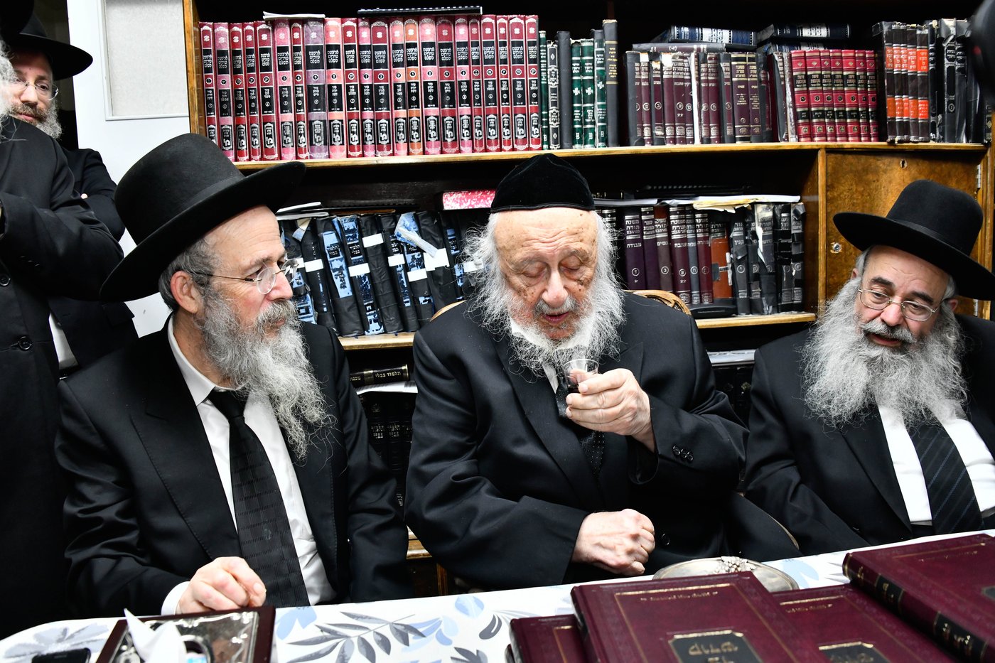 מסיבת הלחיים אצל הגרב"ד פוברסקי