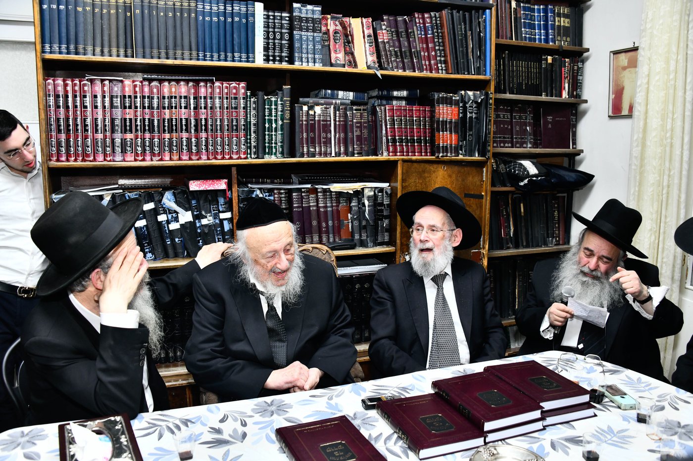 מסיבת הלחיים אצל הגרב"ד פוברסקי