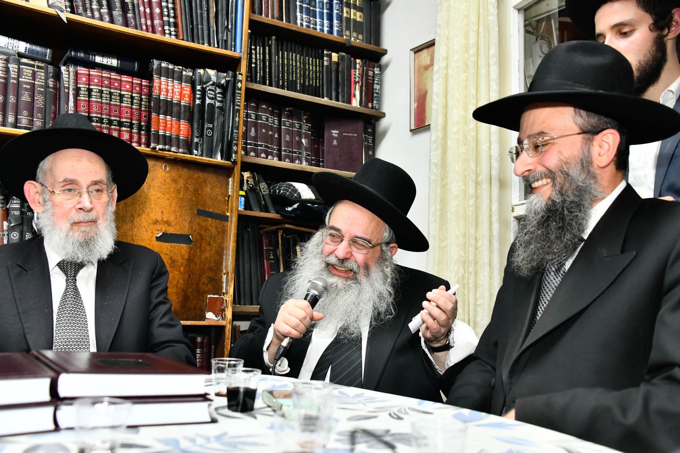 מסיבת הלחיים אצל הגרב"ד פוברסקי