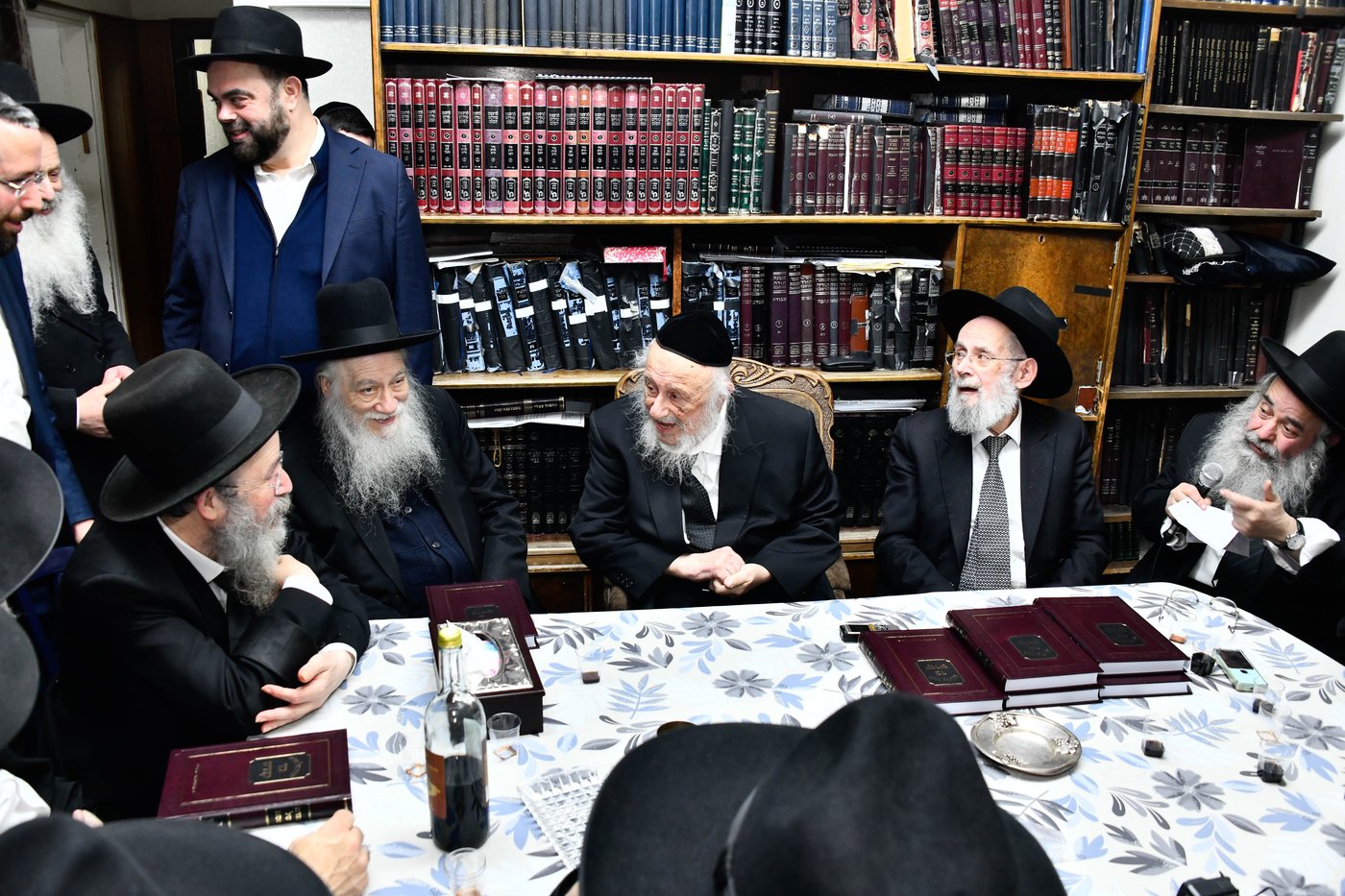 מסיבת הלחיים אצל הגרב"ד פוברסקי