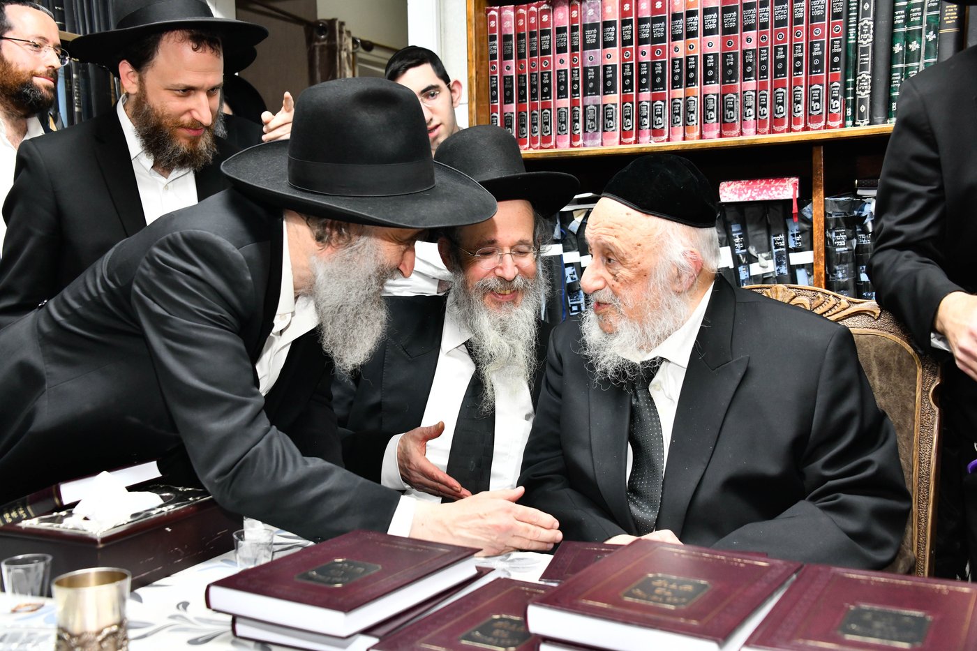 מסיבת הלחיים אצל הגרב"ד פוברסקי