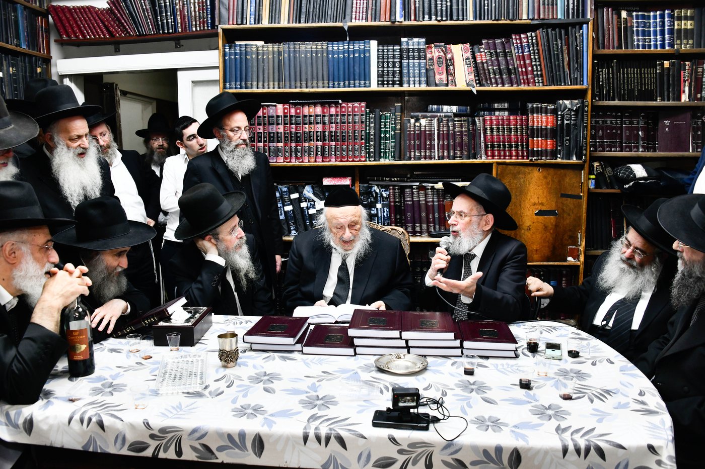 מסיבת הלחיים אצל הגרב"ד פוברסקי