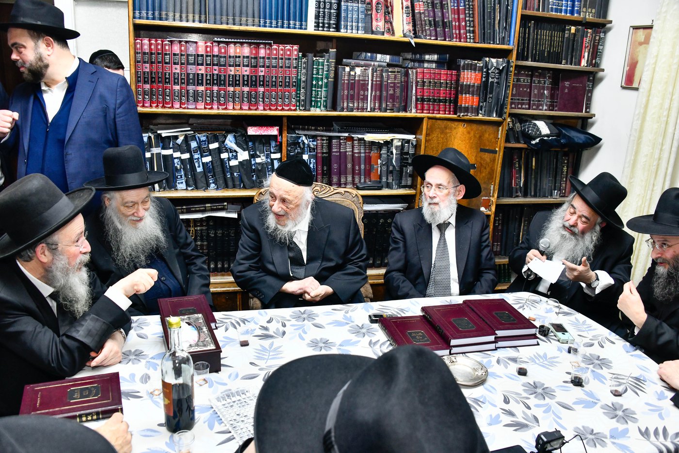 מסיבת הלחיים אצל הגרב"ד פוברסקי