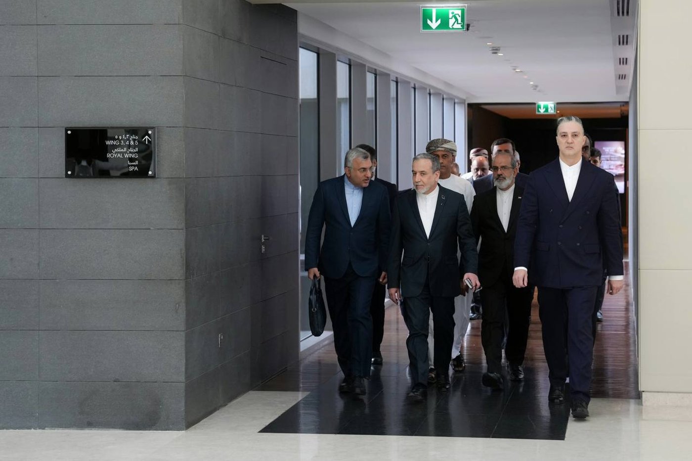 שר החוץ האיראני מגיע לשיחות