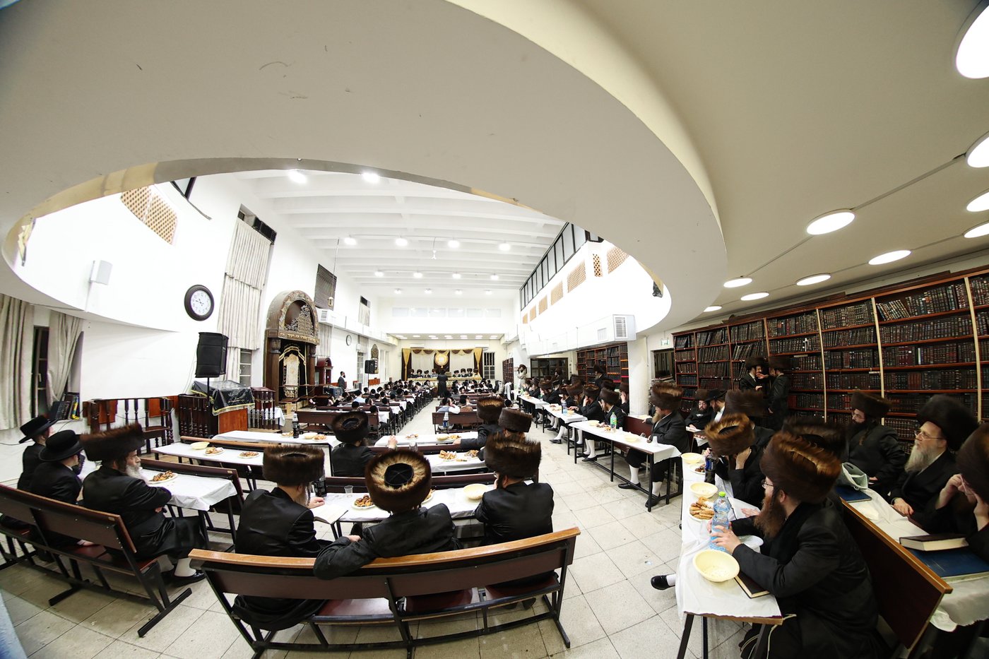 חלוקת פרסים בסאטמר ירושלים