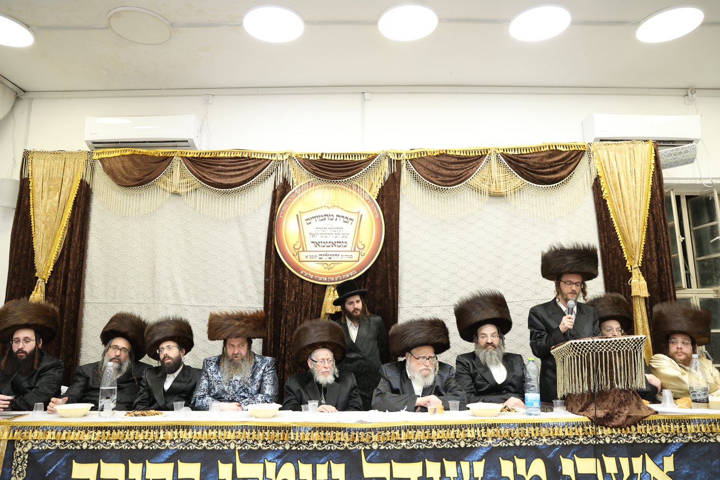 חלוקת פרסים בסאטמר ירושלים