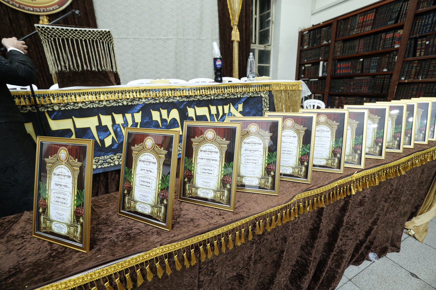 חלוקת פרסים בסאטמר ירושלים