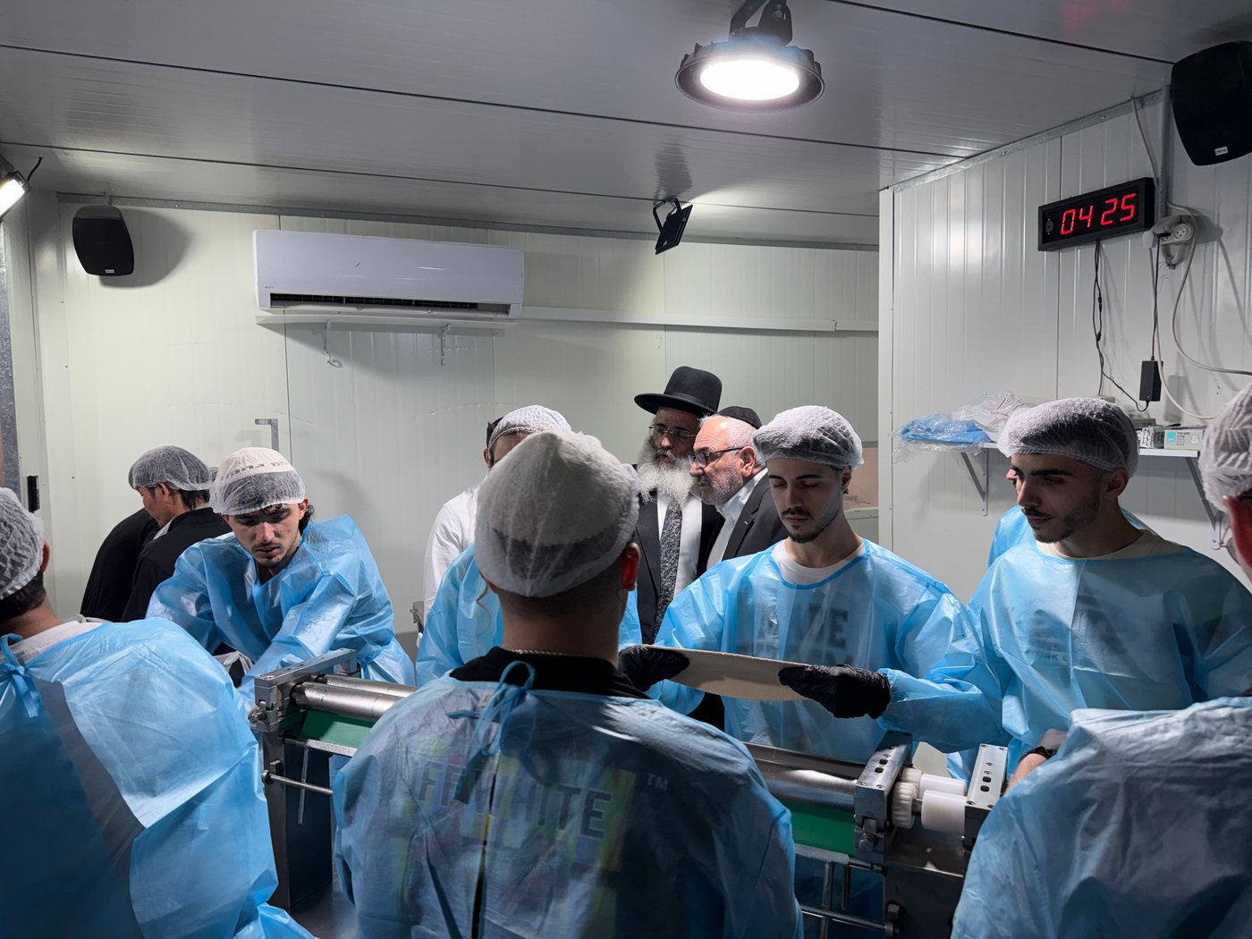 רבי ישראל אברג'ל באפיית מצות חבורה