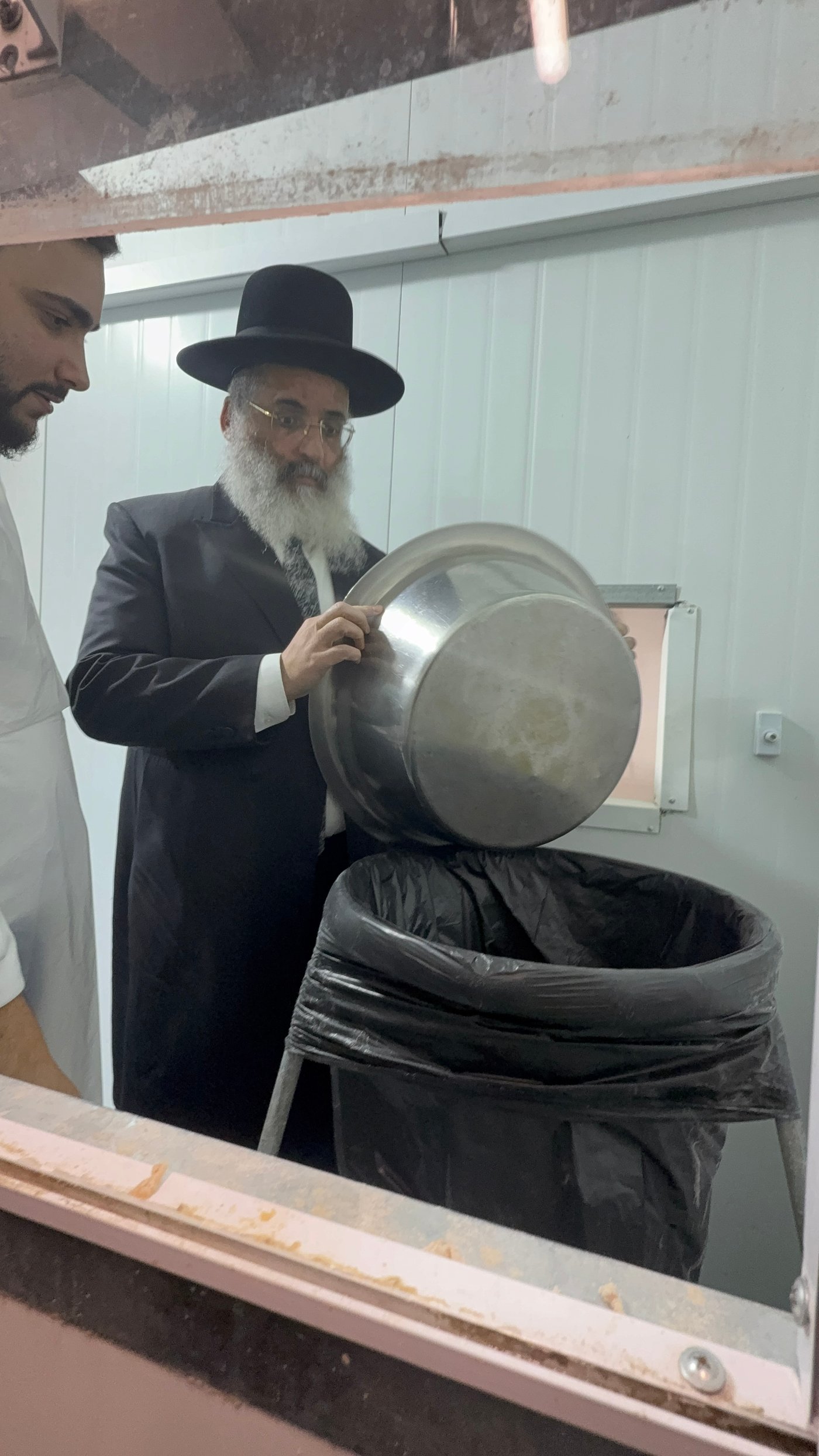 רבי ישראל אברג'ל באפיית מצות חבורה