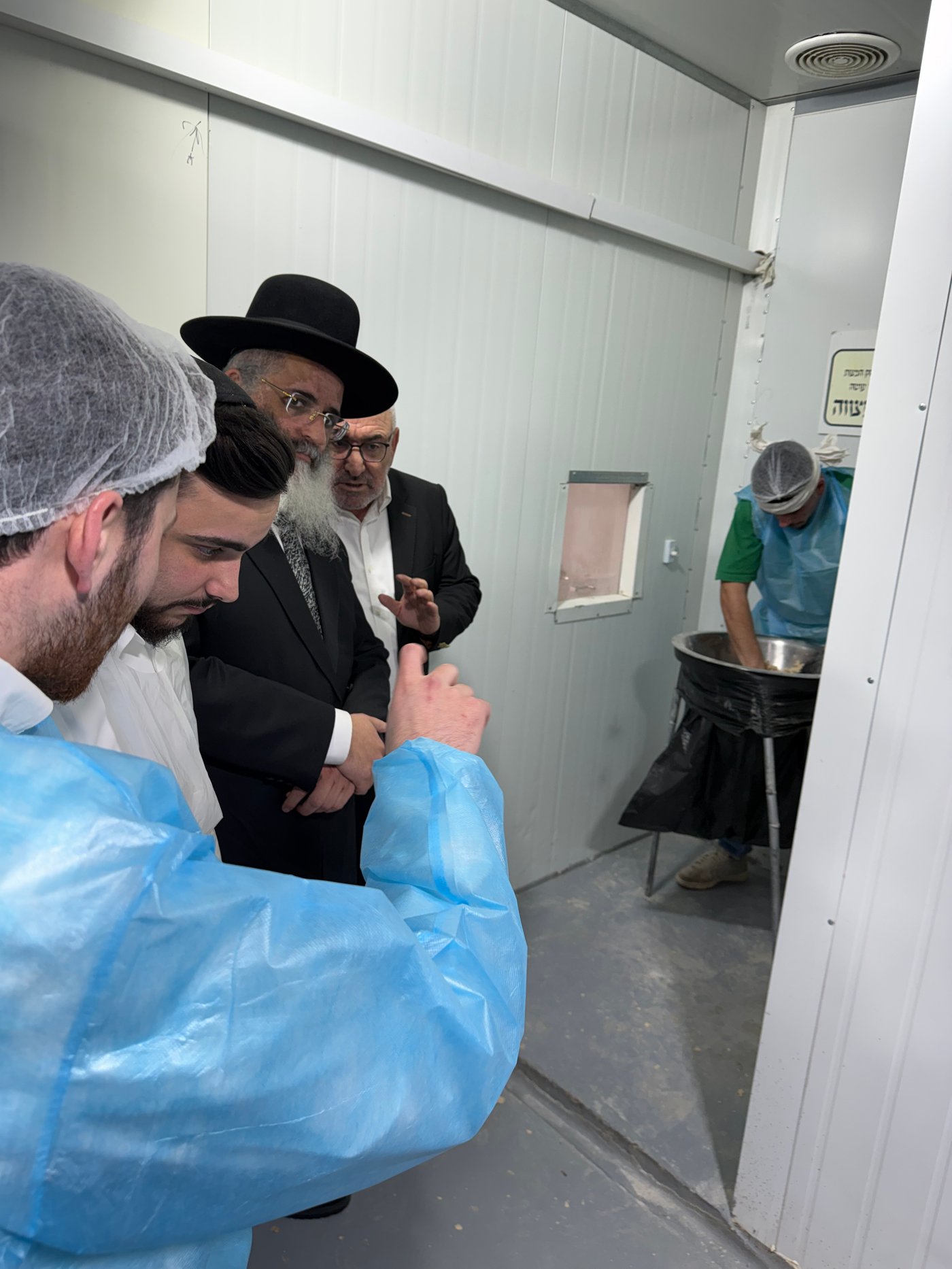 רבי ישראל אברג'ל באפיית מצות חבורה