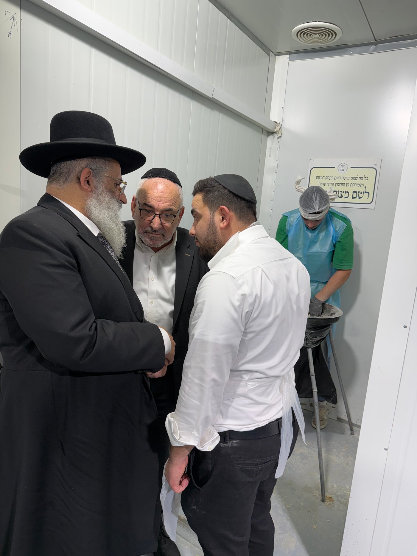 רבי ישראל אברג'ל באפיית מצות חבורה