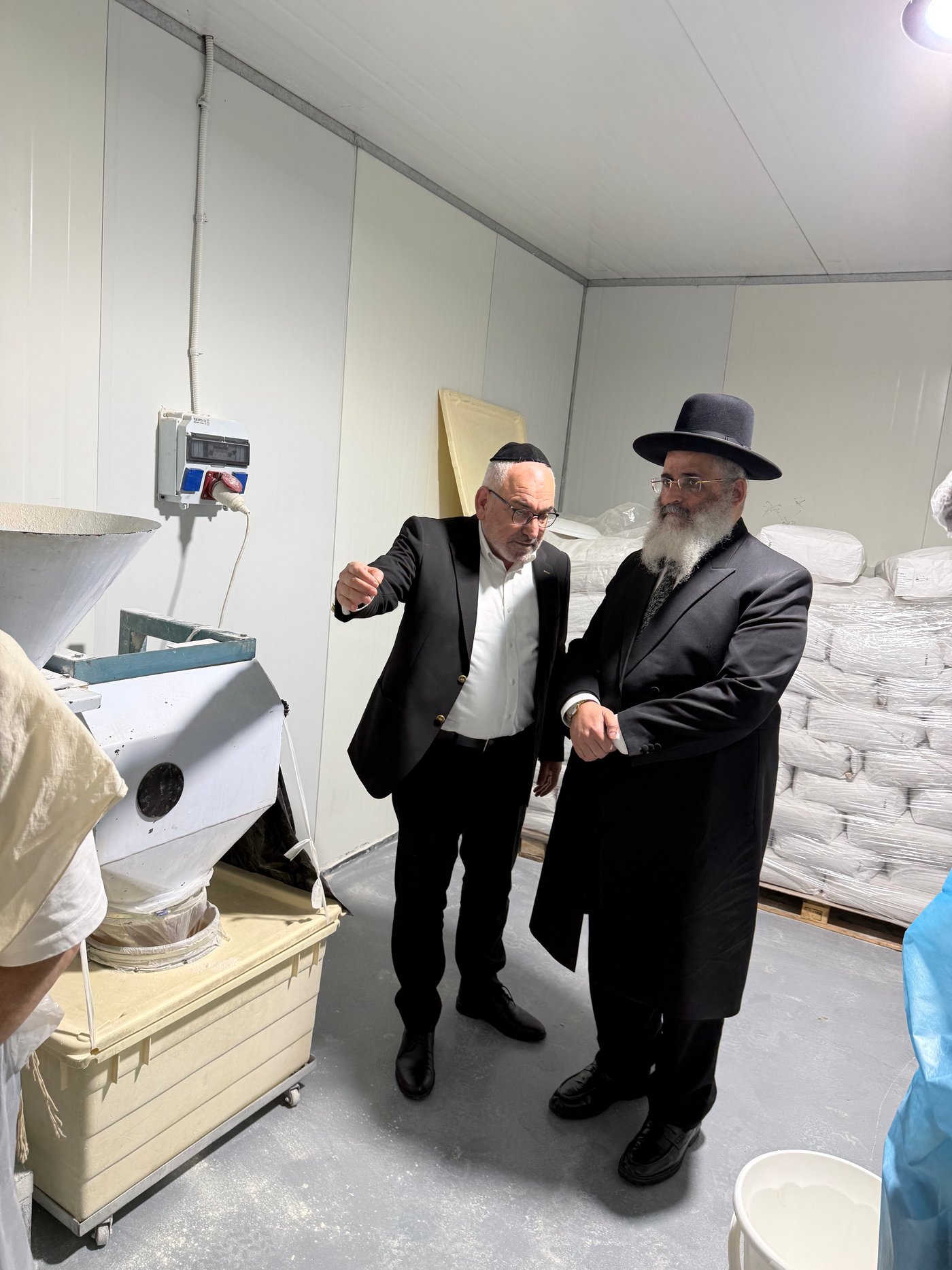 רבי ישראל אברג'ל באפיית מצות חבורה