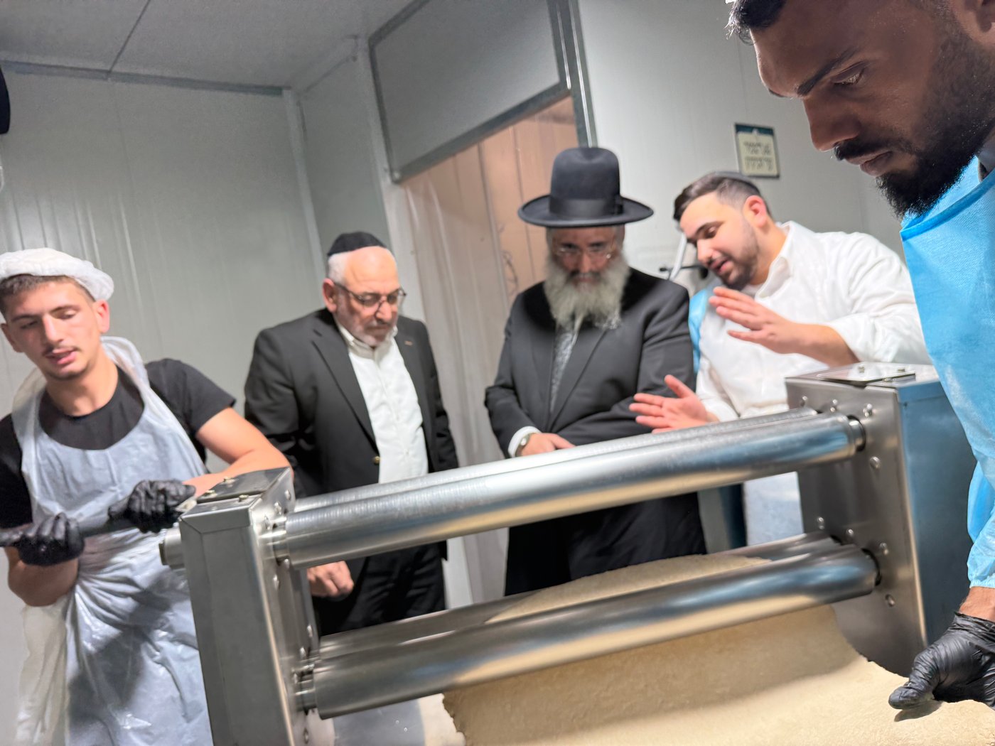 רבי ישראל אברג'ל באפיית מצות חבורה